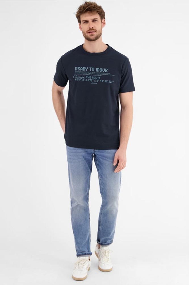 T SHIRT MET TEKST 2533025 485 CLASSIC NAVY