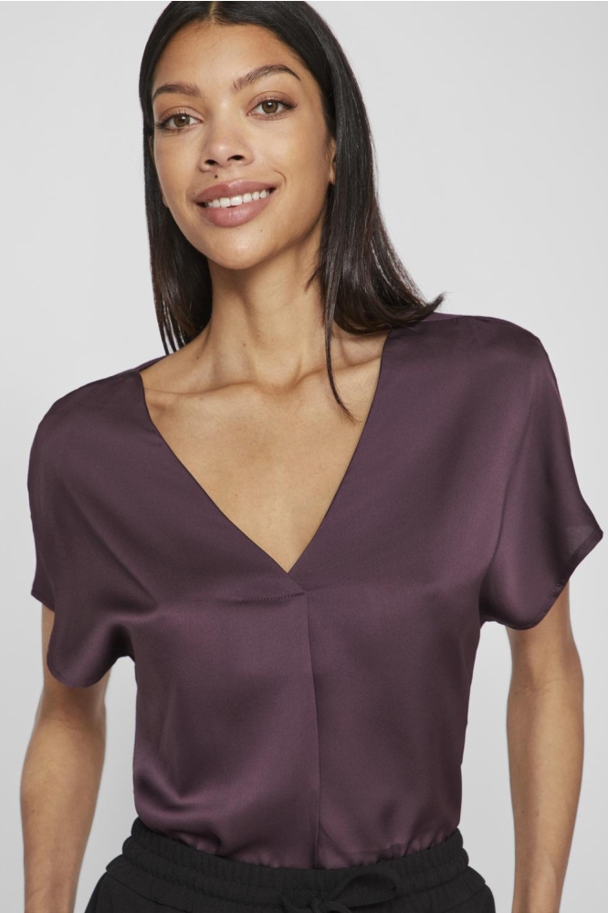 VIELLETTE V-NECK S/S SATIN TOP - NO 14089239 PLUM PERFECT