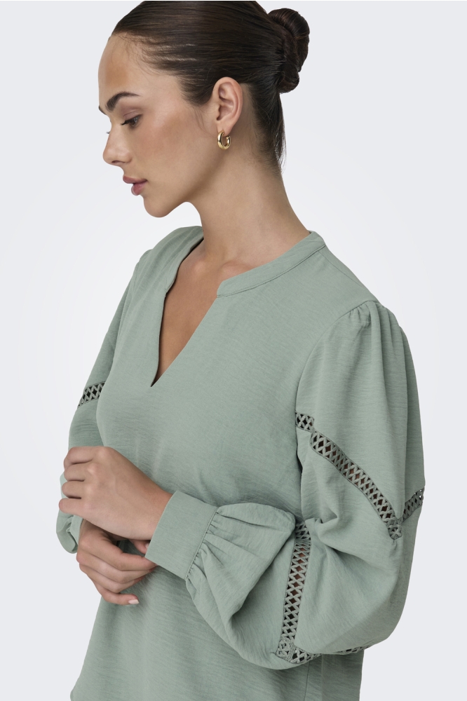 JDYLION L/S V-NECK VOLUME TOP WVN 15333336 ICEBERG GREEN