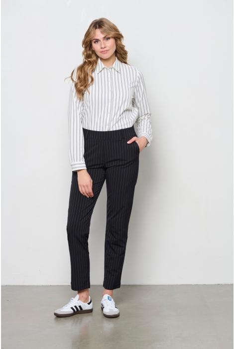 AndCo Woman olivia stripe travel