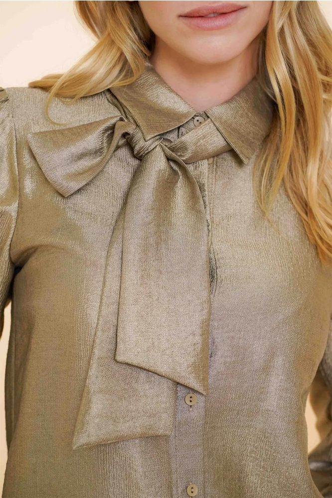 GLIMMENDE BLOUSE MET STRIKDETAIL 43850 32 000025 GOLD