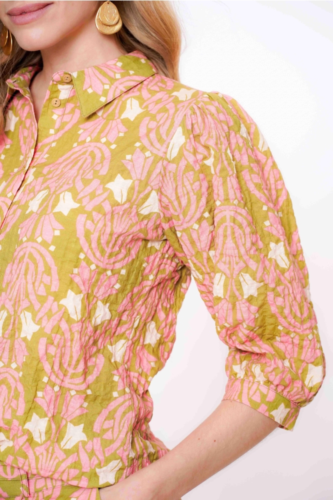 KLEURRIJKE BLOUSE MET IKATPRINT 53208 20 Green/Pink