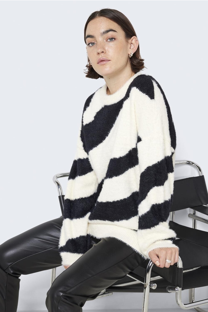 NMHEIDI L/S O-NECK KNIT DD 27019545 EGGNOG/BLACK