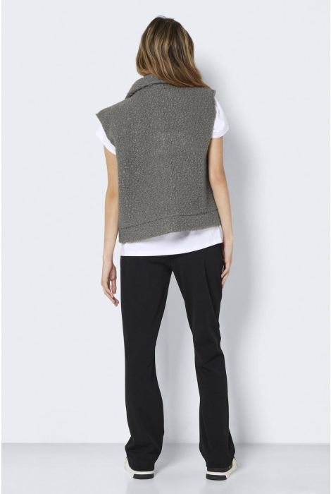 Noisy may nmhinny s/l boucle vest