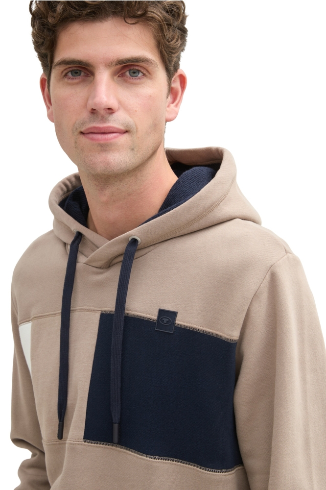 HOODIE MET LOGOBADGE 1044028 13626