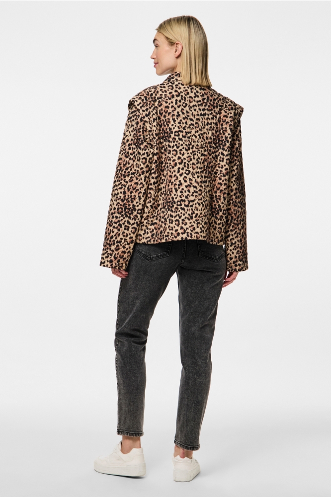 PCSAROLINE SHORT PRINTED JACKET 17156101 TANNIN/LEOPARD