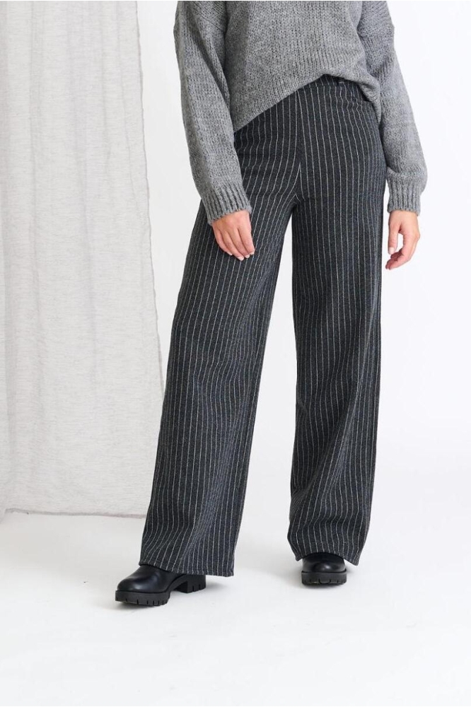 BENTHA PINSTRIPE 7226 001 ZWART